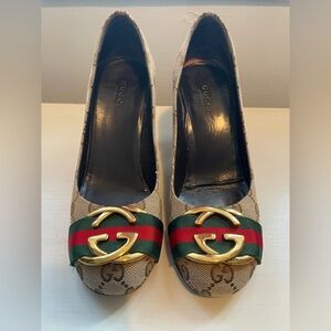 🚨SOLD🚨Gucci size 36 beige logo shoes